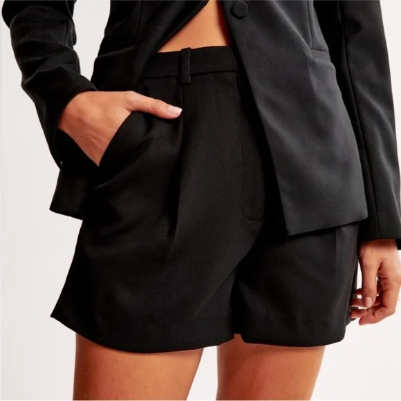 Abercrombie Curve Love Sloane Tailored Short Black NWT Size 4 - Picture 2 of 12